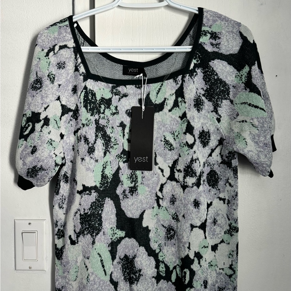 Yest Women's Floral Knit Top - Black and Gray